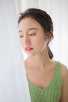 女人两腿打开让男人添免费看